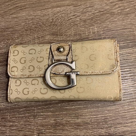 Guess Wallet - Picture 1 of 6